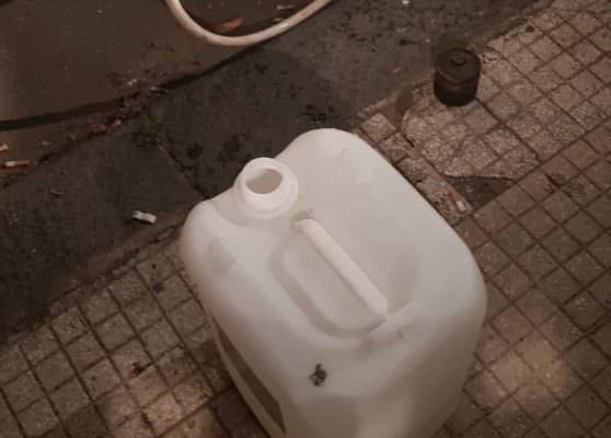 Armati di tubo in gomma tentano di rubare gasolio da autocarro in sosta: 2 arresti