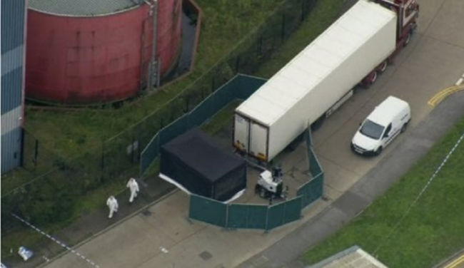 Trovati 39 cadaveri in un container vicino Londra: arrestato conducente del mezzo