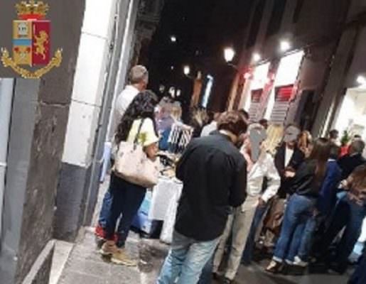 Catania, chiude via Rosalia Zaccà per festeggiare inaugurazione negozio: titolare indagato – FOTO