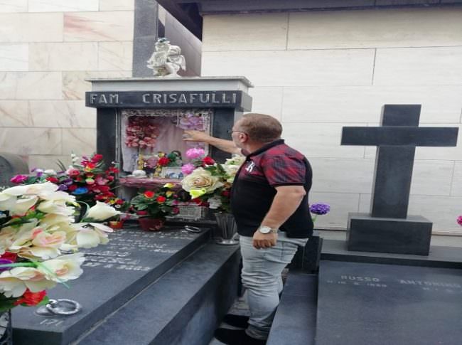 Ancora furti al cimitero di Catania, rubati gli infissi e i marmi. Pietro Crisafulli: “Uno schifo totale”