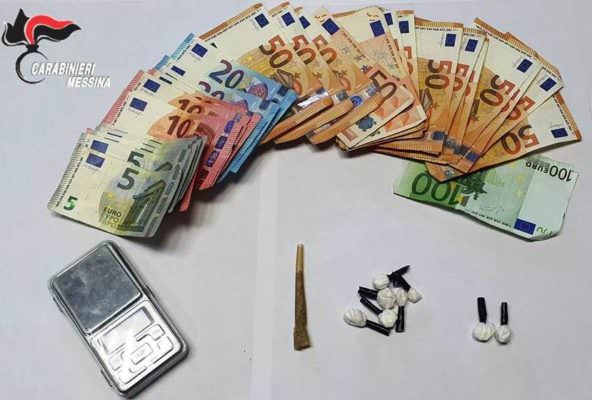 Trovati con cocaina, cannabis e più di mille euro in contanti: arrestati 2 pusher