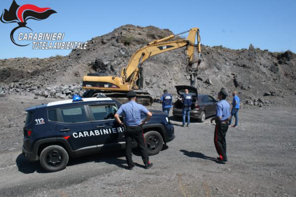Maxi cava abusiva di materiale basaltico nel Parco dell’Etna: scatta il sequestro e la denuncia della titolare
