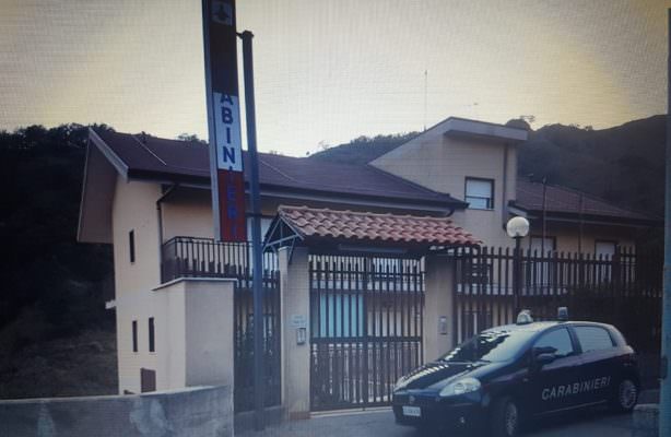 Giovanissimo “guadagna” grazie alla truffa dello specchietto, ma dopo la denuncia confessa tutto