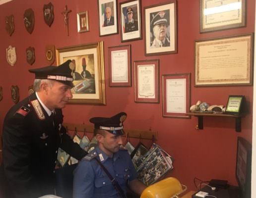 Evade dai domiciliari per andare alla festa di un amico e pubblica foto sui social: 46enne in carcere
