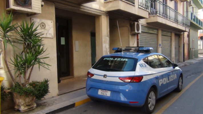 Scappa all’alt delle volanti: arrestato ubriaco violento