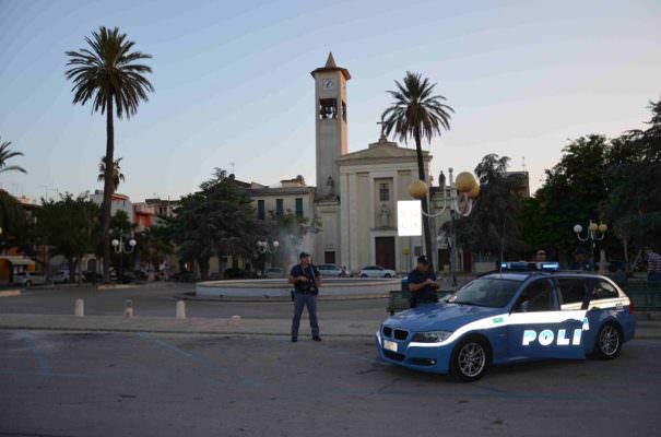 Panico in piazza Manin, nordafricano aggredisce due ragazzi e ruba soldi: rintracciato, fermato e arrestato