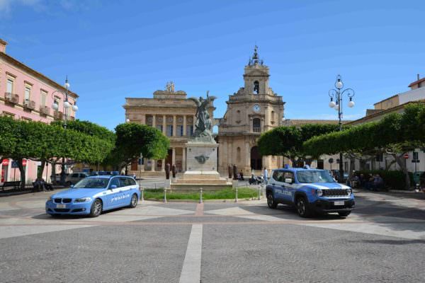 Merce rubata sia in auto che in casa: denunciate due persone nel Ragusano