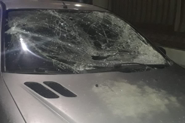 Belpasso, precipita dal balcone e finisce su un’auto in sosta: donna grave, ricoverata al Garibaldi