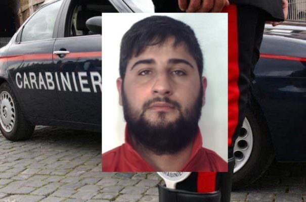 Tensione a San Giovanni Galermo: pusher 25enne morde al petto carabiniere, parenti e amici cercano di evitarne l’arresto