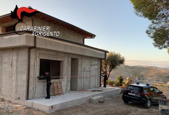 Immobile di due piani costruito senza autorizzazione: denunciato 56enne