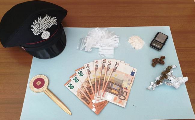 Pizzino con nomi e denaro, coniugi di Aci Sant’Antonio denunciati per spaccio di droga