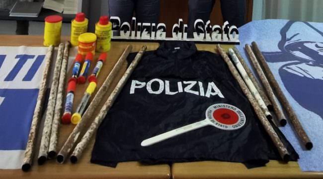 Pericolo lungo la A19, ultras accendono fumogeni in autostrada: denunciati 17 soggetti, tra cui un minorenne