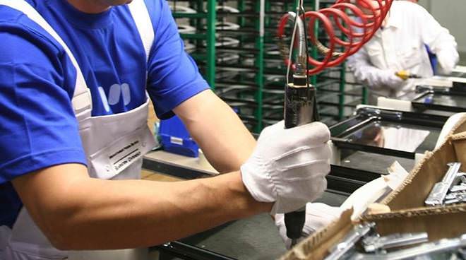 Incidente sul lavoro nella zona industriale: dito amputato a un operaio