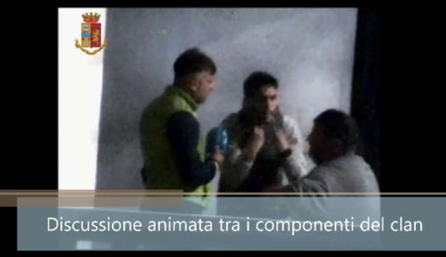 Librino, murales sfida le istituzioni e diventa set per video neomelodico: “Folletti del palazzo non amano farsi vedere e svaniscono come fumo”