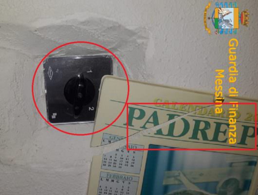 Villa di lusso alimentata con allaccio illegale: fondamentale il ruolo di un quadro ritraente Padre Pio