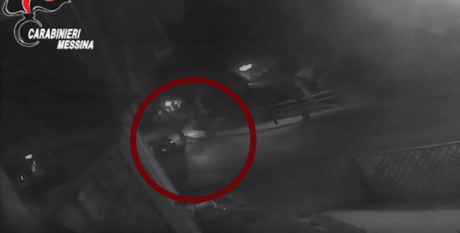 Picchiarono e rapinarono anziana in casa per “ritirare la pensione”: 2 arresti – NOMI e VIDEO
