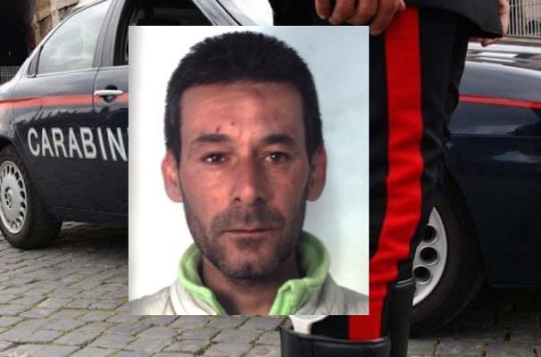 Affiliato al clan Navarria spacciava ai domiciliari nel Catanese: nascondeva droga tra medicinali e fazzolettini