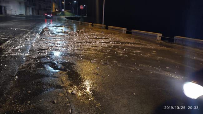 Strade come “fiumi”, nubifragi e pioggia incessante: Sicilia orientale “in ginocchio” per il maltempo – FOTO e VIDEO