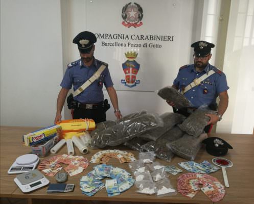 Cocaina e marijuana nascoste in valigie in garage: arrestato 55enne