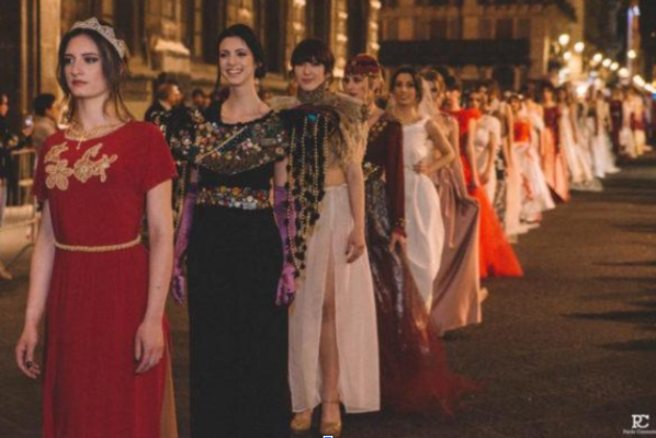 “Parto dal Porto”, una sfilata di moda per omaggiare Vincenzo Bellini