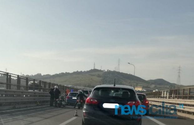 Tangenziale di Catania, tamponamento a catena: coinvolti un carro funebre e 3 auto, traffico in tilt