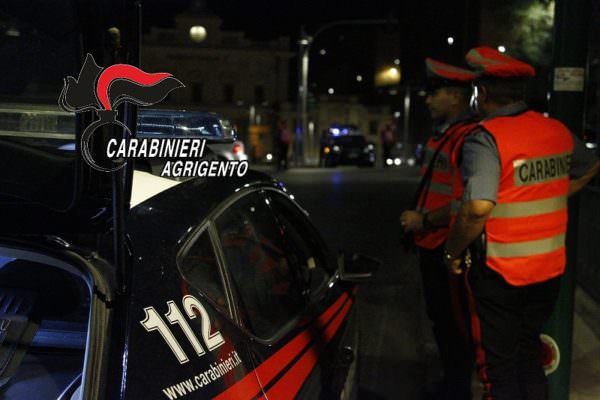 Vende hashish a un giovane e viene trovato con altra droga in casa: ai domiciliari 37enne