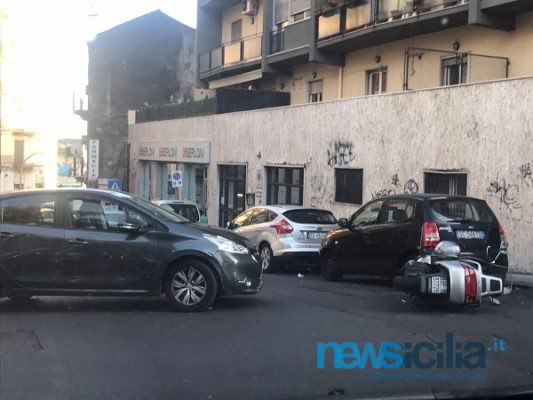 Catania, scontro auto-scooter in via Passo Gravina: feriti al Pronto Soccorso, traffico rallentato