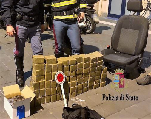 “Sono in Sicilia per comprare cassate”, e invece viaggiava con 80 chili di hashish: arrestato trafficante napoletano