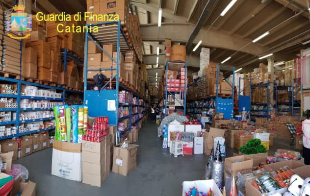 Porto di Catania, merce in regola “copriva” articoli contraffatti e vietati: arrestato pregiudicato cinese