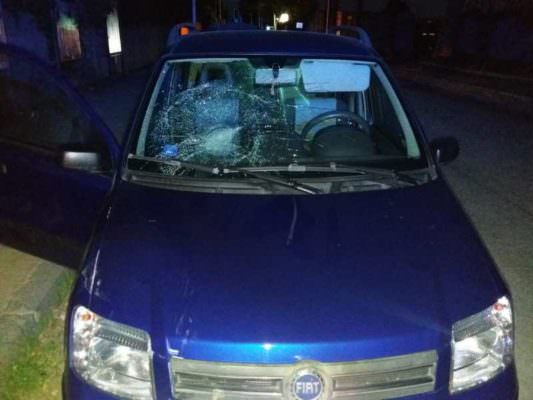 Fiat Panda travolge pedone, impatto violento: 60enne in ospedale
