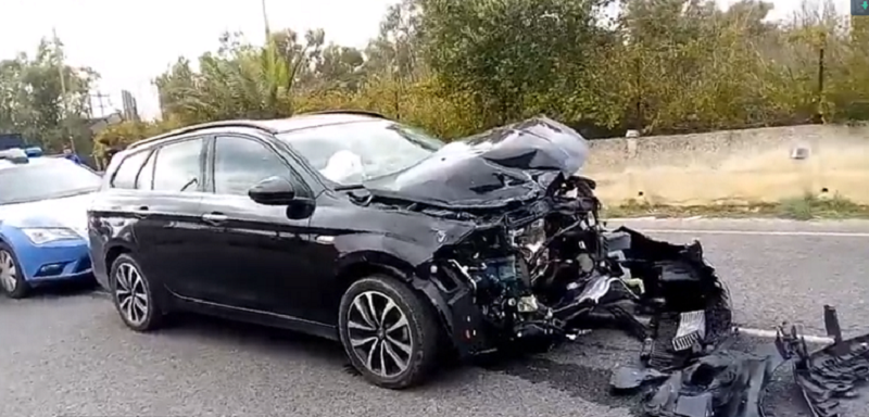 Violento scontro tra due auto lungo la Noto-Pachino: diversi feriti, due ambulanze sul posto e polizia