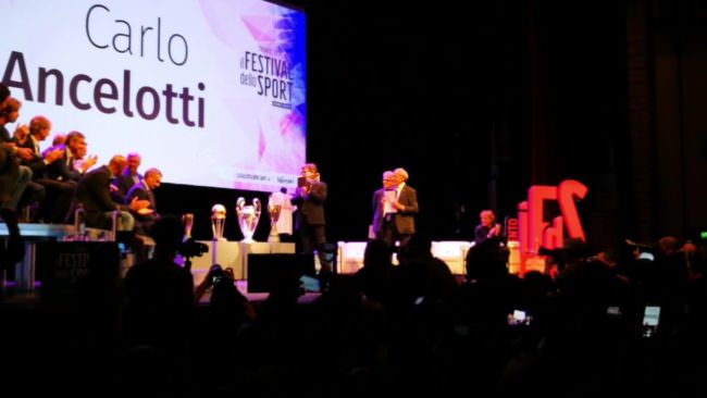 Ovazione per il Milan degli immortali