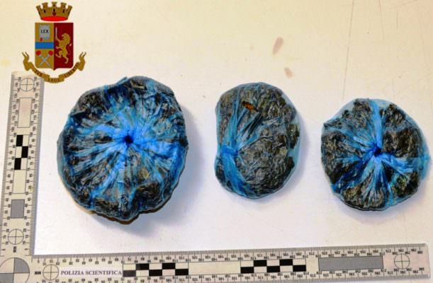 Spaccio di marijuana davanti alla villa comunale: arrestato 19enne