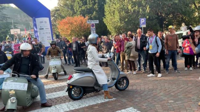 Vespa Piaggio sfilano al Festival dello sport di Trento