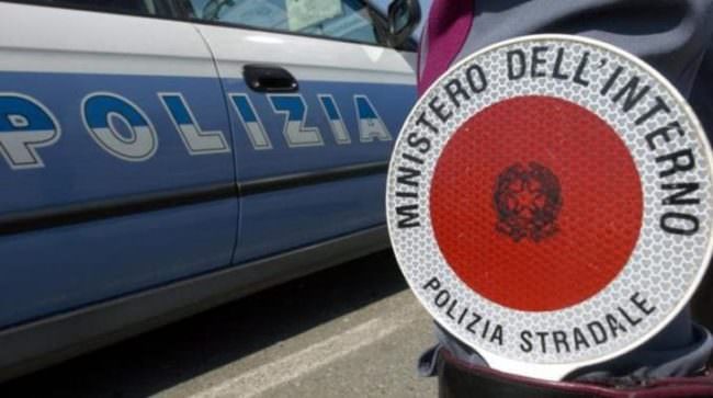 Incidente lungo la A29, alla guida un giovane drogato senza patente e assicurazione