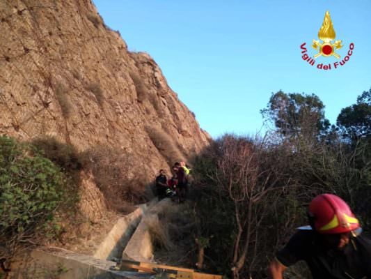 Il volo di 20 metri e l’agonia durata 5 ore: giovane caduto in un dirupo salvato dai pompieri