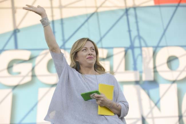La vittoria di Giorgia Meloni, sui siti internazionali è già “la prima donna Premier”