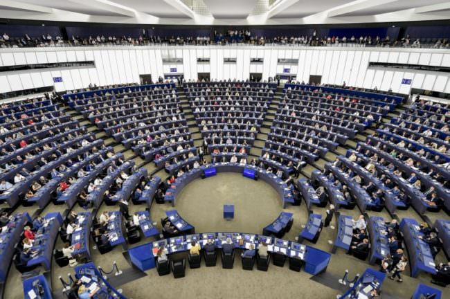 Parlamento Ue: “Violenza di genere grave come terrorismo”, approvata nuova proposta di legge