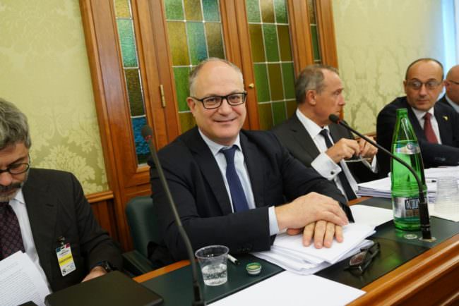 GUALTIERI “CON LA RIFORMA DEL MES NESSUNA RISTRUTTURAZIONE DEL DEBITO”