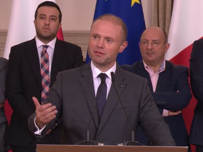 MALTA, MUSCAT GETTA LA SPUGNA E ANNUNCIA CHE SI DIMETTERÀ