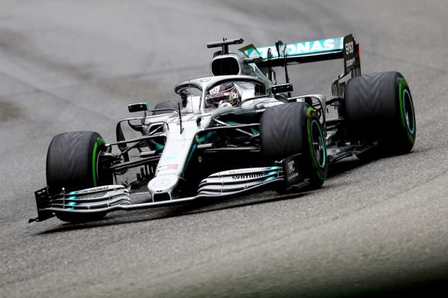 POLE POSITION PER HAMILTON AD ABU DHABI, FERRARI IN SECONDA FILA