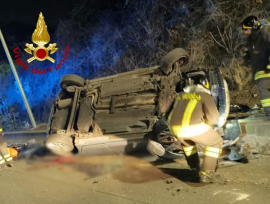 Terribile incidente lungo la Tangenziale di Catania: auto si ribalta, ferito il conducente