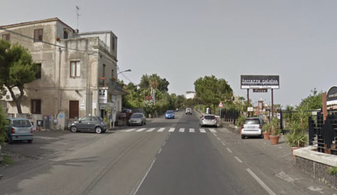 Tragedia ad Acitrezza, uomo travolto in strada muore sul colpo