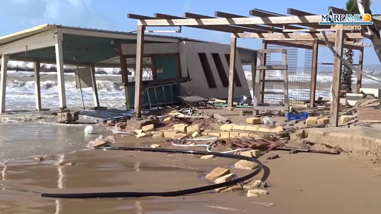 Maltempo, ad Agrigento devastata spiaggia di San Leone