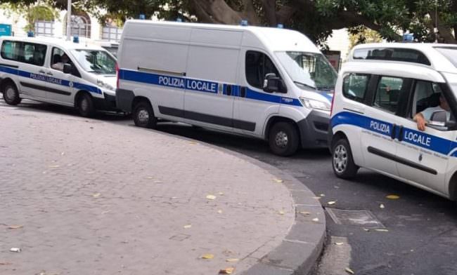 Catania, operazione anti abusivismo commerciale: sequestri e multe