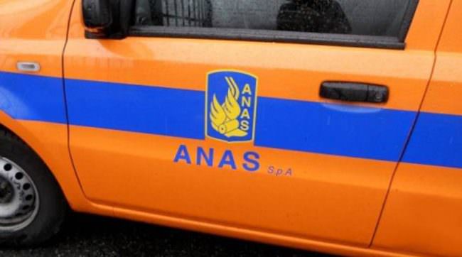 Incidente nel Catanese, impatto fra due mezzi sulla SS 417: tratto stradale chiuso