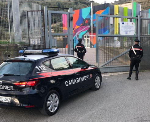 Furto nella notte in un liceo scientifico, due catanesi beccati con le “mani nel sacco”: scatta l’arresto