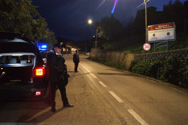Abusivismo edilizio, immobili costruiti in zona di “interesse storico”: denunciate 16 persone
