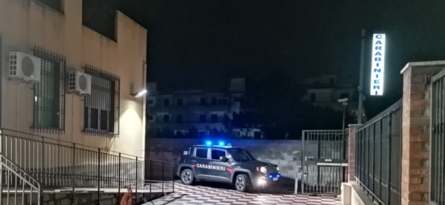 La crede sua fidanzata, la segue, la blocca e la molesta sul lungomare: in manette un rumeno