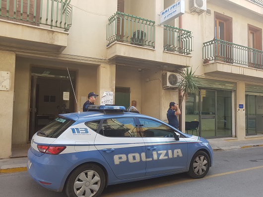 Furto aggravato e riciclaggio: ladro seriale finisce ai domiciliari